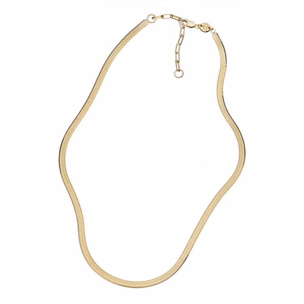 Jennifer Zeuner snake gold chain